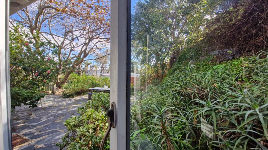 To Let 1 Bedroom Property for Rent in Clovelly Western Cape